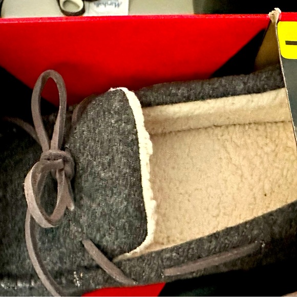 NIB Roundtree Men’s Premium Slippers Heather Grey size L 11-12 Indoor/Outdoor - Picture 2 of 5